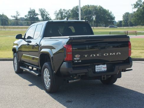Used 2025 Toyota Tacoma SR w/ SR Upgrade Package AWD/4WD image 15