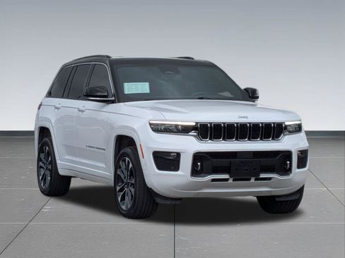 Used 2024 Jeep Grand Cherokee Overland w/ Trailer Tow Package AWD/4WD image 8