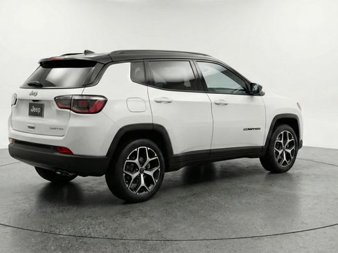 Used 2025 Jeep Compass Limited image 9
