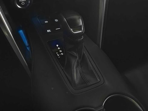 Used 2023 Toyota Venza XLE image 27