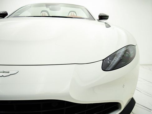 Used 2023 Aston Martin V8 Vantage Roadster RWD image 23
