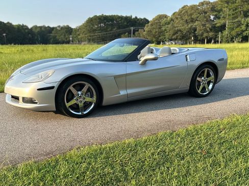 Used 2006 Chevrolet Corvette Coupe w/ Preferred Equipment Group RWD image 9