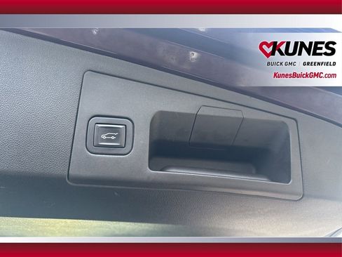 Used 2018 Cadillac XT5 Luxury w/ Driver Awareness Package image 43