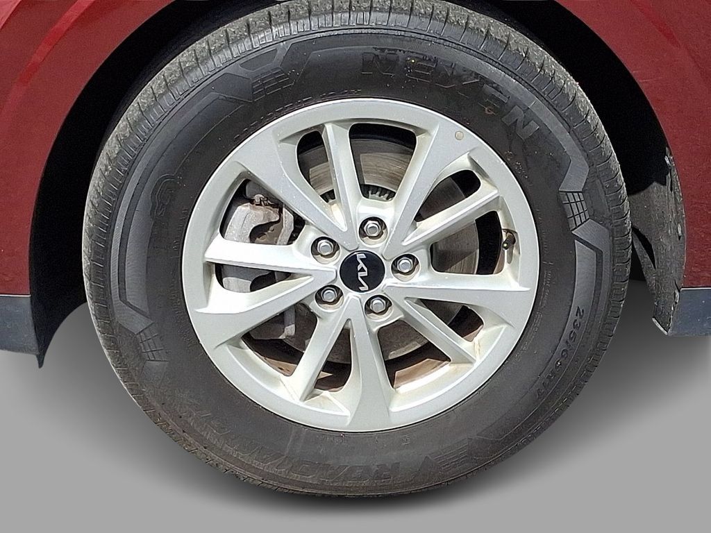 Used 2024 Kia Carnival LX FWD image 8