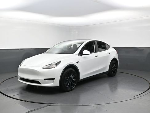 Used 2023 Tesla Model Y Long Range AWD/4WD image 5