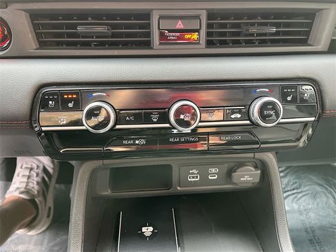 Used 2025 Honda Pilot Black Edition image 16