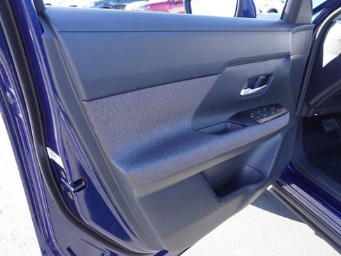 Certified 2025 Nissan Kicks SV image 14