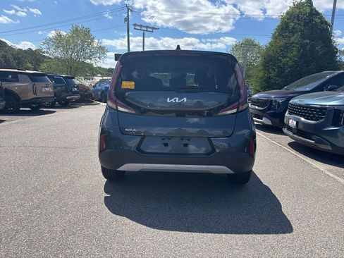 Used 2023 Kia Soul LX w/ LX Technology Package FWD image 4