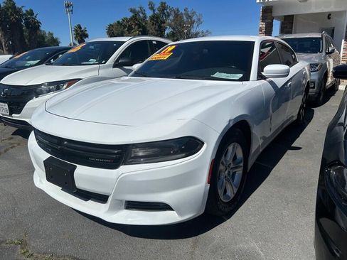 Used 2019 Dodge Charger SXT image 2