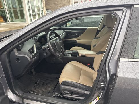 Used 2019 Lexus ES 350 w/ Premium Package image 2