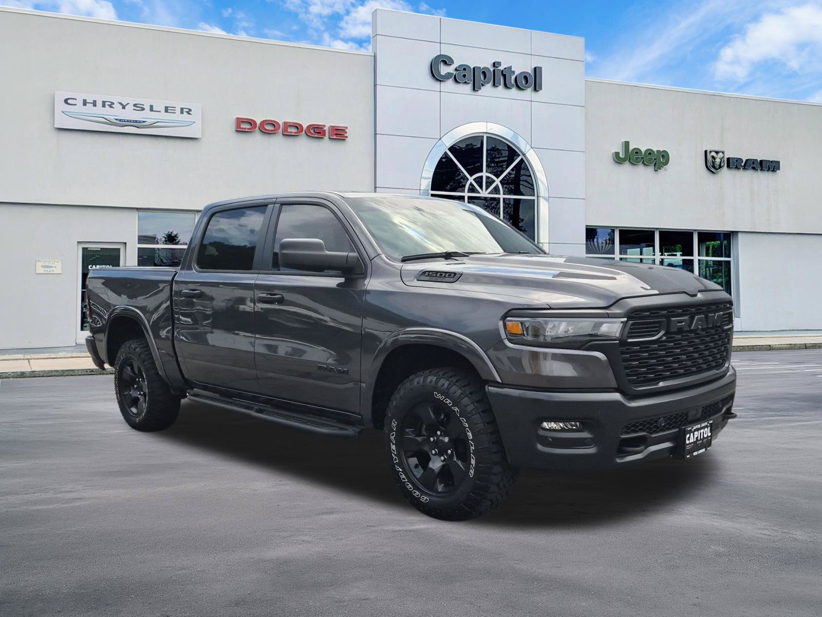 Used 2025 RAM 1500 Warlock AWD/4WD image 1