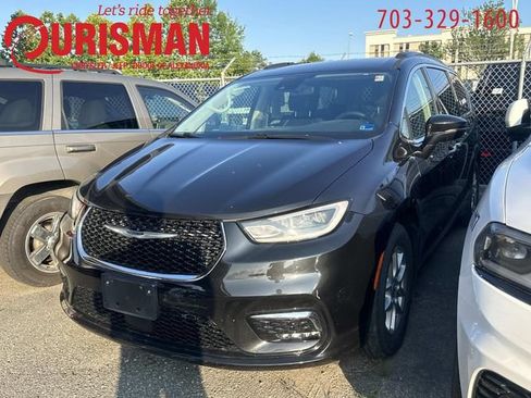 Used 2022 Chrysler Pacifica Touring-L FWD image 1