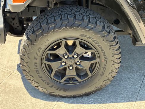 Used 2023 Jeep Wrangler Unlimited Rubicon 4xe AWD/4WD image 13