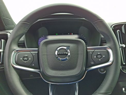 Certified 2023 Volvo XC40 B5 Plus w/ Protection Package Premier AWD/4WD image 21