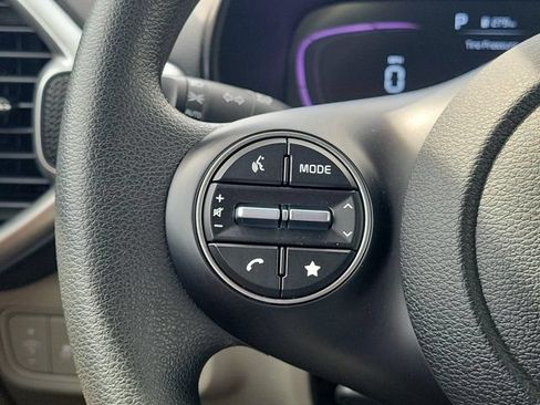 Used 2025 Kia Soul LX FWD image 18