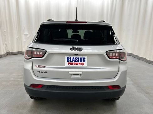 Used 2025 Jeep Compass Latitude w/ Convenience Group AWD/4WD image 28