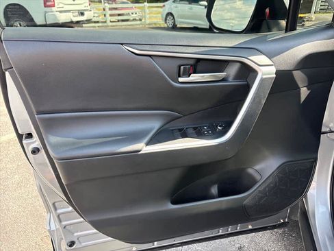 Used 2021 Toyota RAV4 XLE w/ Convenience Package FWD image 21
