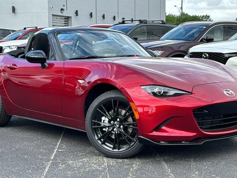 New 2026 MAZDA MX-5 Miata Club w/ Interior Package RWD image 2
