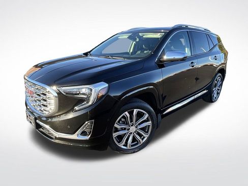 Used 2019 GMC Terrain Denali w/ Advanced Safety Package image 8