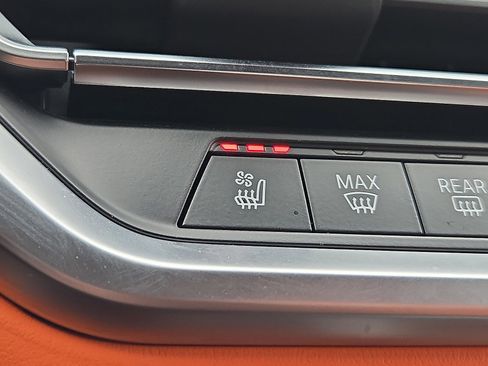 Used 2022 BMW M3 Competition w/ M Carbon Exterior Package image 25