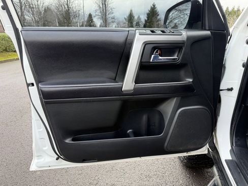 Used 2017 Toyota 4Runner SR5 image 12