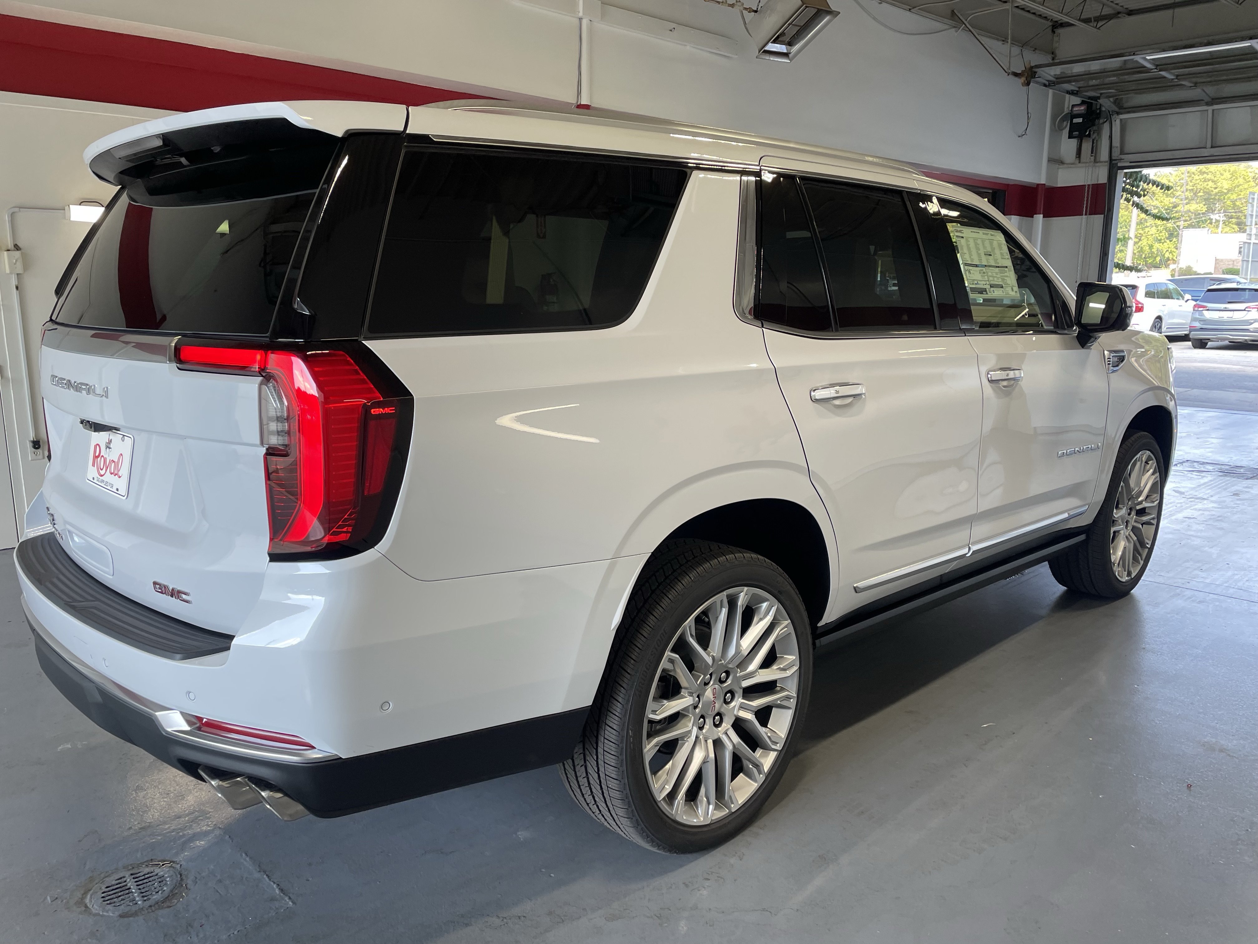 New 2026 GMC Yukon Denali w/ Denali Reserve Package AWD/4WD image 4