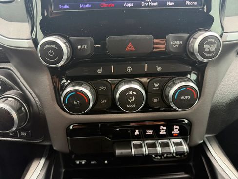 Used 2019 RAM 1500 Big Horn AWD/4WD image 18