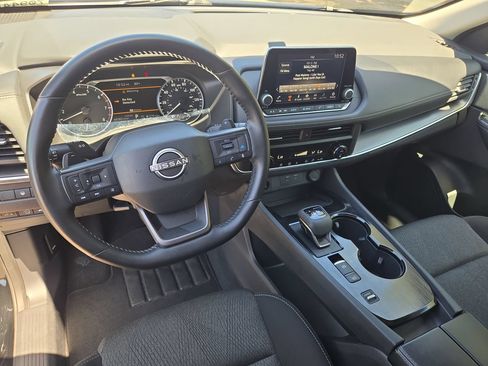 Certified 2025 Nissan Rogue SV FWD image 11