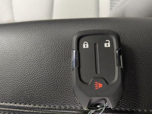 Used 2024 GMC Terrain SLE image 32