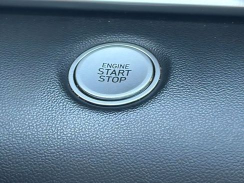 Used 2022 Hyundai Elantra SEL w/ Convenience Package FWD image 26