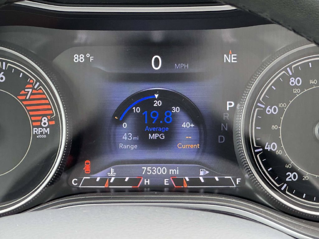 Used 2020 Jeep Cherokee Trailhawk AWD/4WD image 29