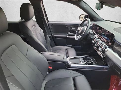 Used 2025 Mercedes-Benz GLB 250 image 15