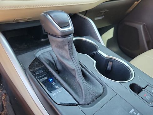 Used 2021 Toyota Highlander XLE image 13