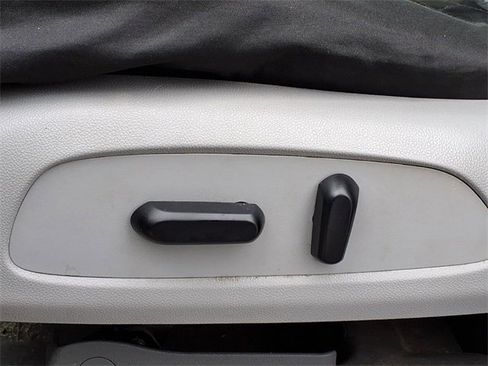 Used 2018 GMC Acadia SLE image 12