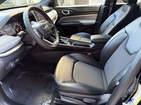 Used 2025 Jeep Compass Latitude AWD/4WD image 15