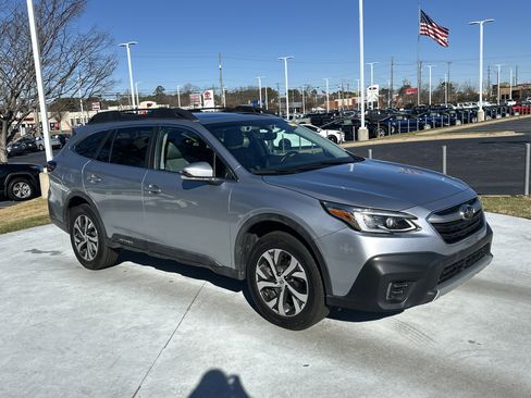 Used 2021 Subaru Outback Limited image 2