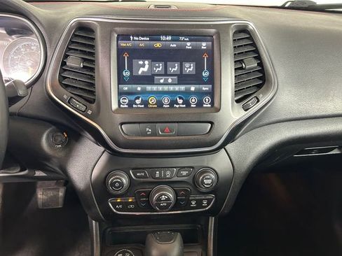 Used 2019 Jeep Cherokee Trailhawk w/ Comfort/Convenience Group AWD/4WD image 22