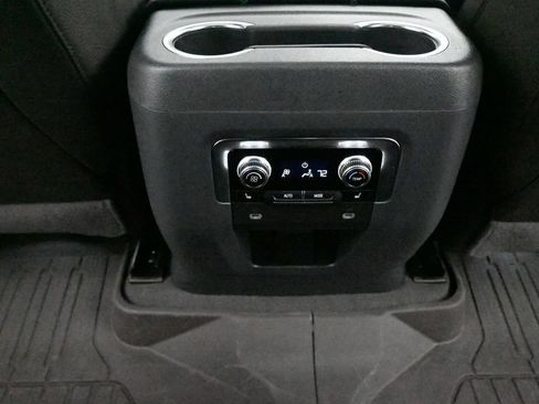 Used 2023 GMC Yukon XL Denali AWD/4WD image 20