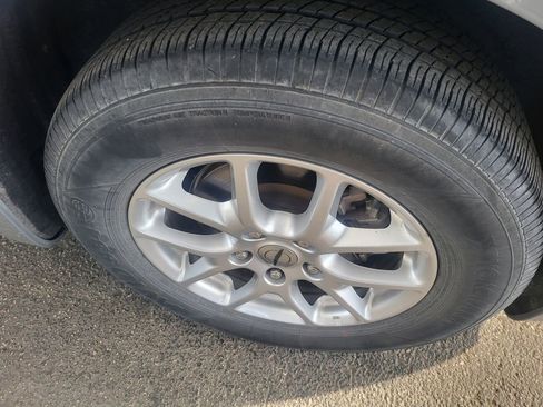 Used 2023 Chrysler Pacifica Touring-L image 6