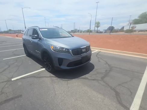 Used 2020 Kia Sorento S FWD image 2