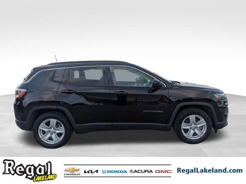 Used 2022 Jeep Compass Latitude image 3