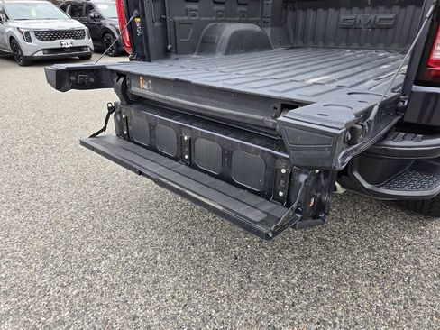 Used 2025 GMC Sierra 1500 AT4 w/ Technology Package AWD/4WD image 11