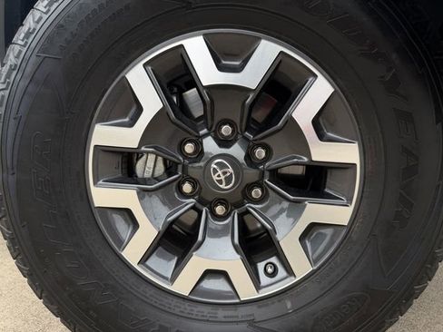 Certified 2021 Toyota Tacoma TRD Off-Road w/ Technology Package AWD/4WD image 11