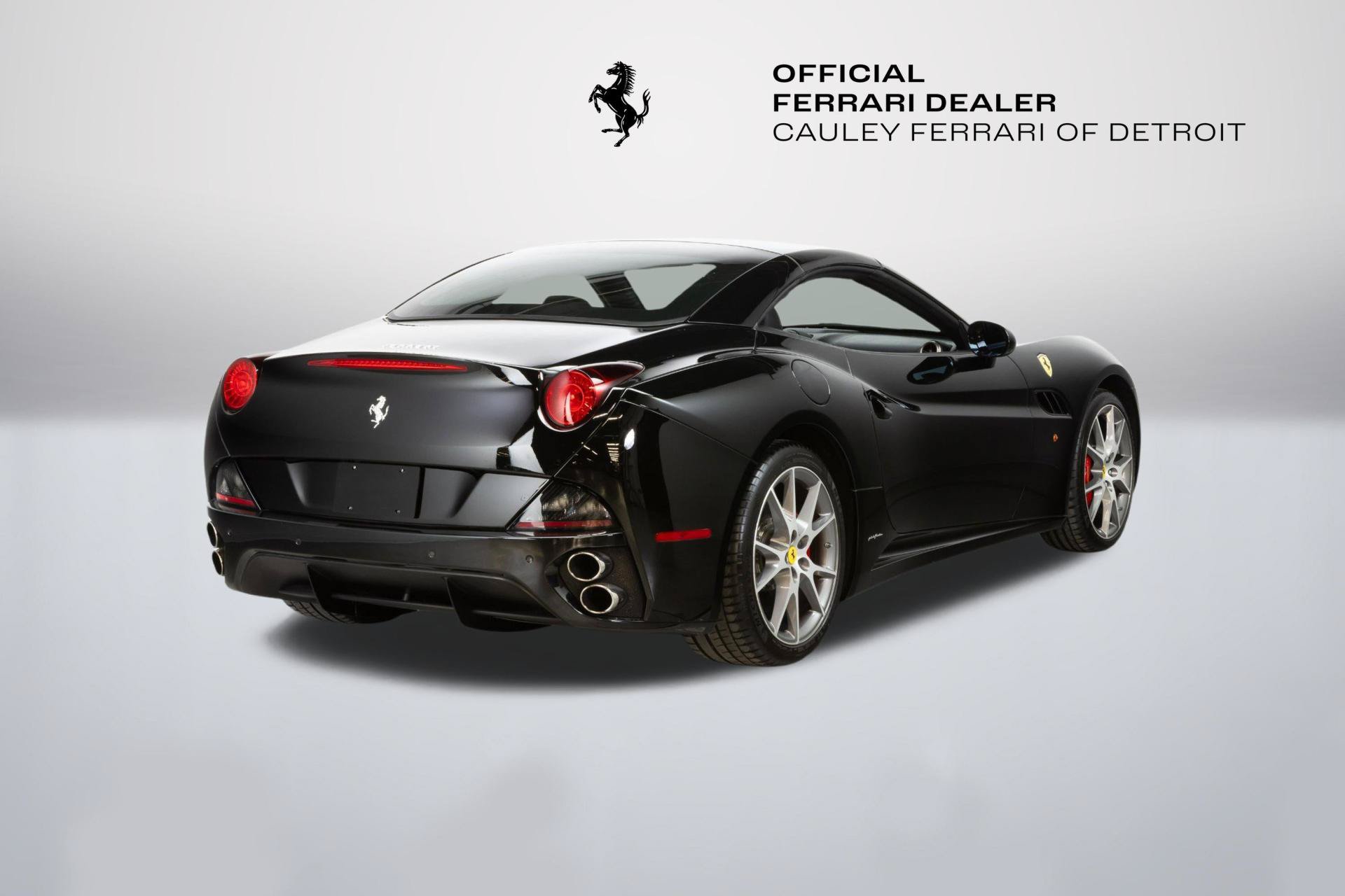 Used 2010 Ferrari California RWD image 16