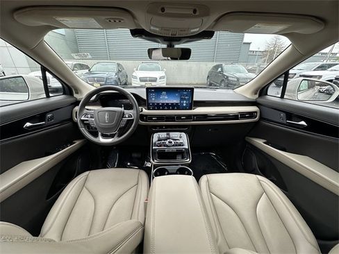 Certified 2022 Lincoln Nautilus Reserve image 3