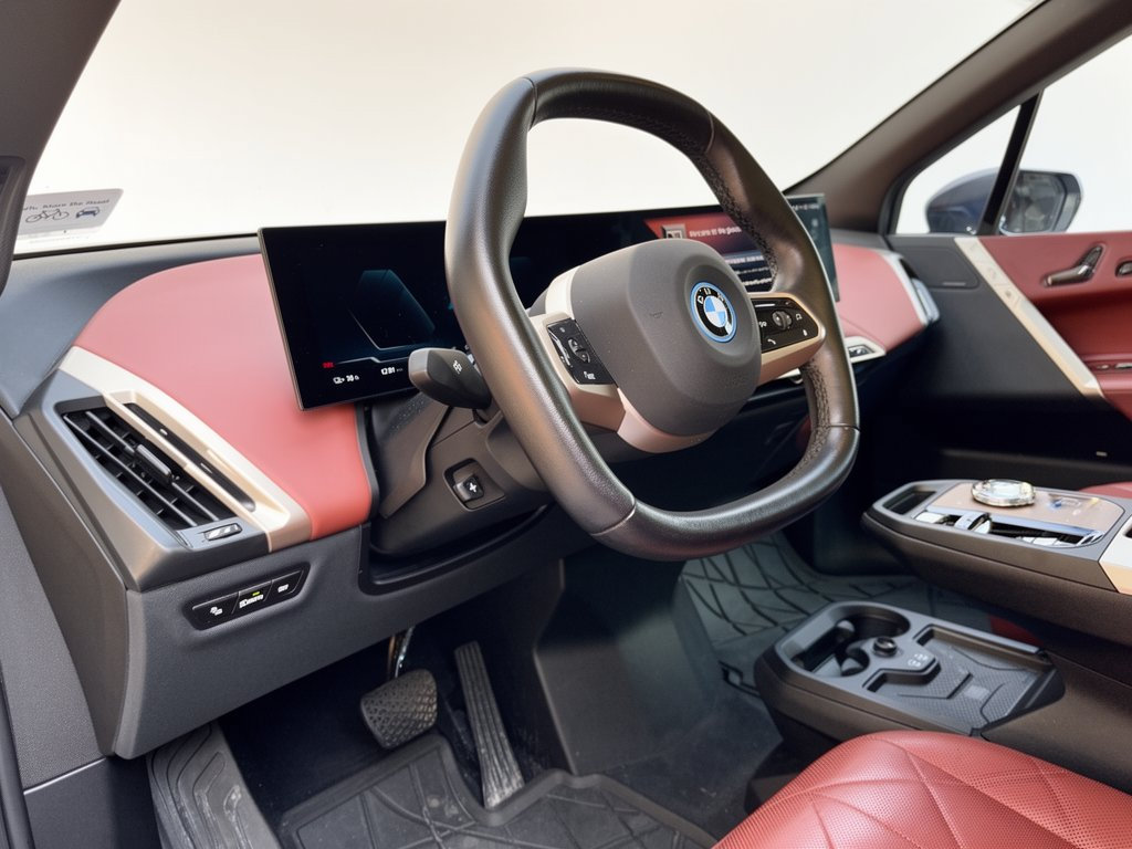 Used 2023 BMW iX xDrive50 w/ Premium Package AWD/4WD image 4