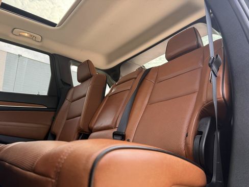Used 2011 Jeep Grand Cherokee Overland AWD/4WD image 9
