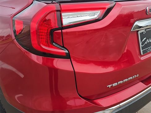 Used 2023 GMC Terrain SLT image 31