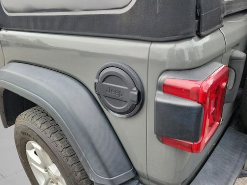 Used 2018 Jeep Wrangler Unlimited Sport S image 27