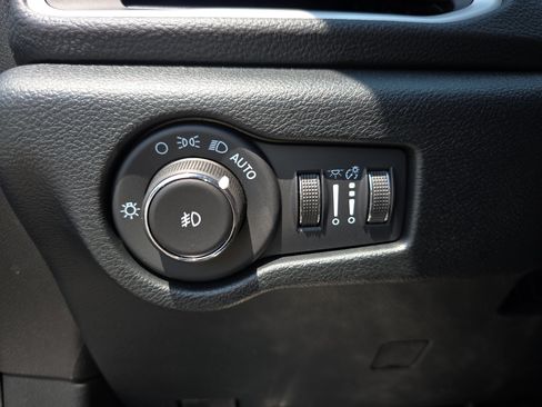 New 2026 Chrysler Pacifica Select FWD image 24